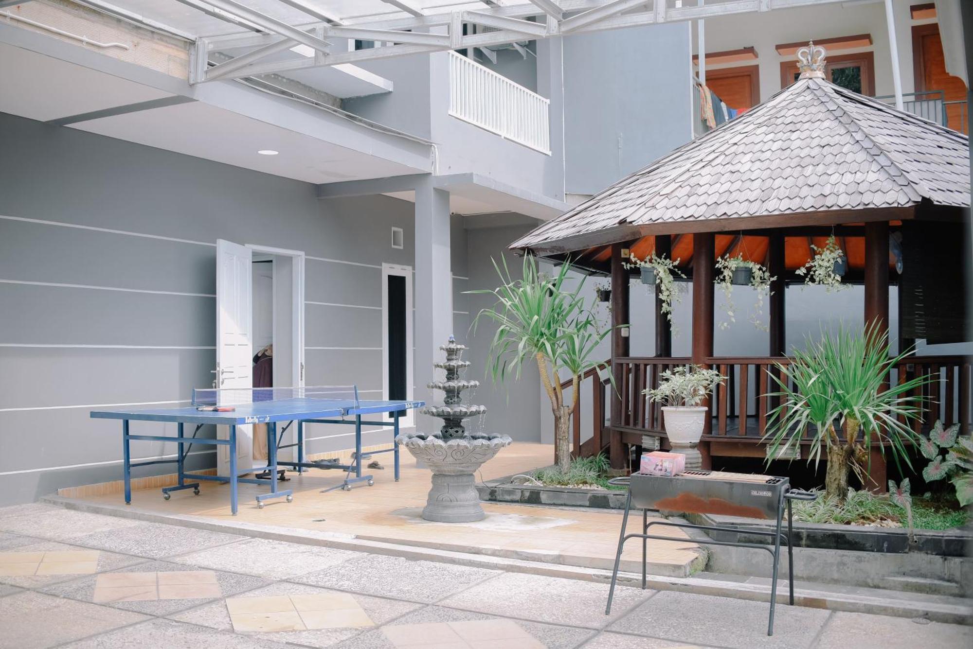 Villa Palm Springs By Reqhome Ciater Hilir Εξωτερικό φωτογραφία
